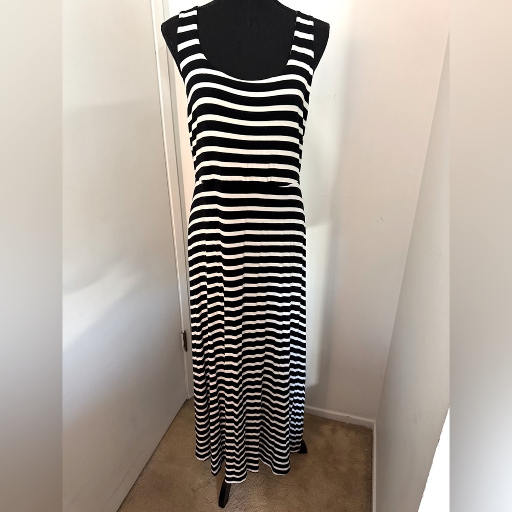 Size L Old Navy Black and White Striped Maxi Dress